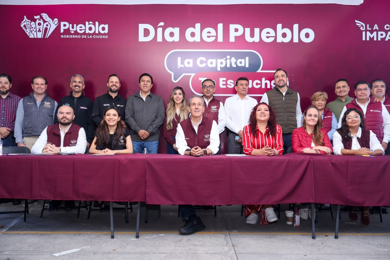 Funcionarios del Ayuntamiento de Puebla atienden peticiones vecinales en INFONAVIT San Pedro