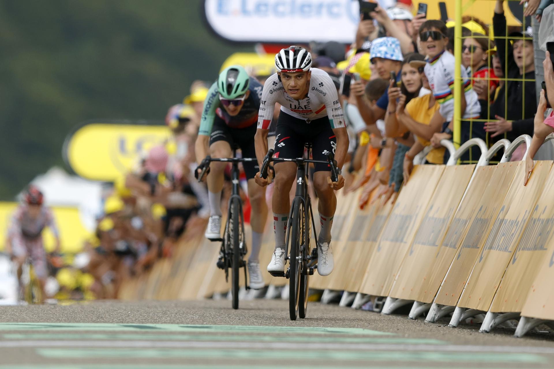 Isaac del Toro logra segundo lugar en la etapa 14 del Tour de Francia y asciende al séptimo puesto general