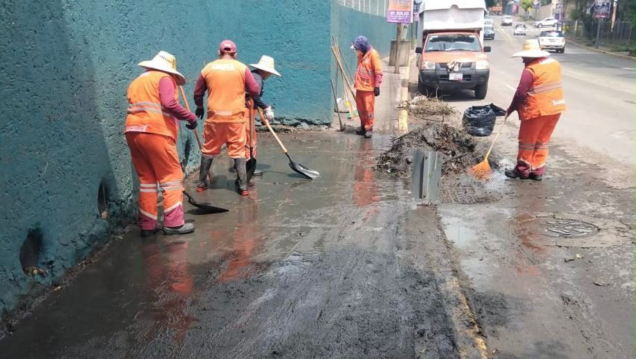 Gobierno de Puebla capital intensifica limpieza de alcantarillas y camellones para prevenir inundaciones
