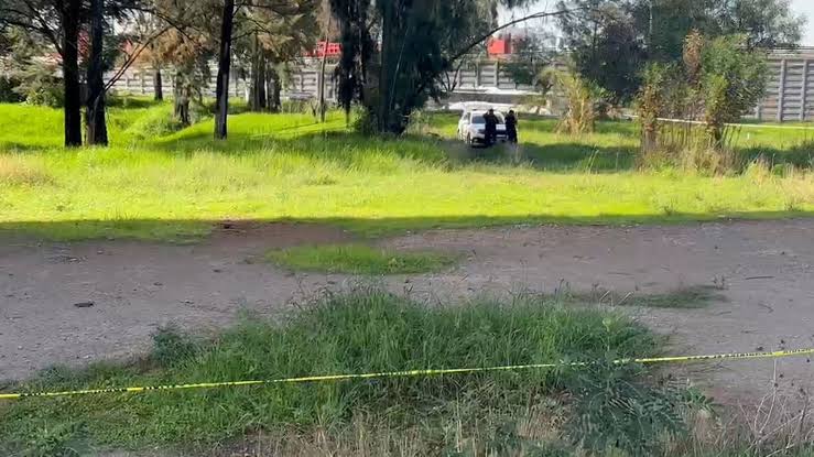 Hallan cuerpo con huellas de violencia junto a la autopista Puebla–Orizaba, cerca de los estadios