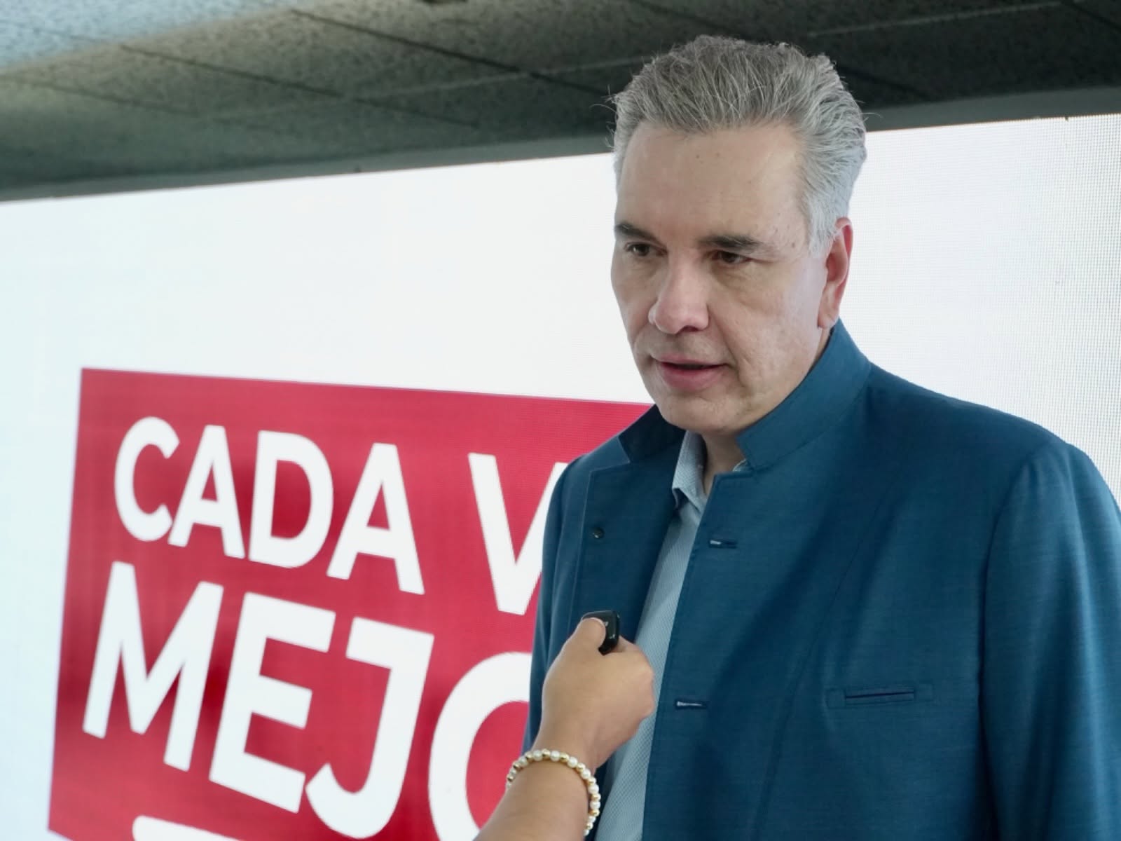 Uno de cada tres trabajadores en Nuevo León labora fuera de su municipio; Waldo Fernández urge a planeación metropolitana