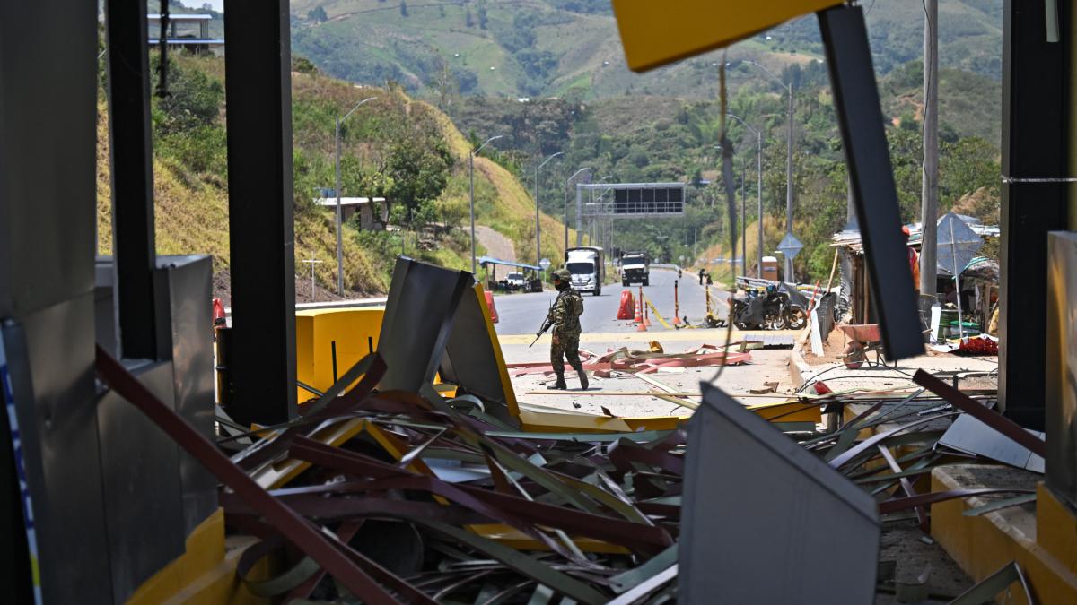 Inicia De la Espriella su mandato en Colombia bajo la sombra de dos ataques armados en Cesar y Cauca