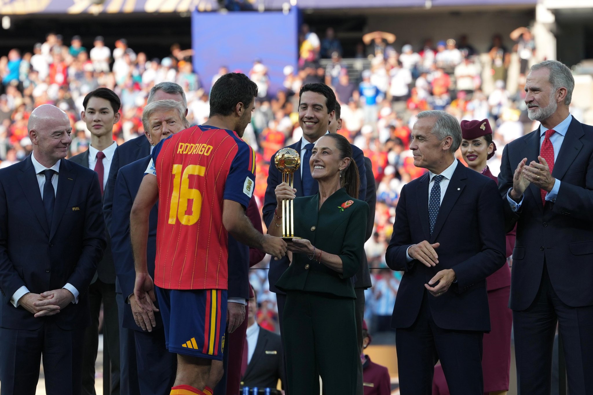Claudia Sheinbaum felicita a España por el Mundial 2026 tras presenciar la final con Trump