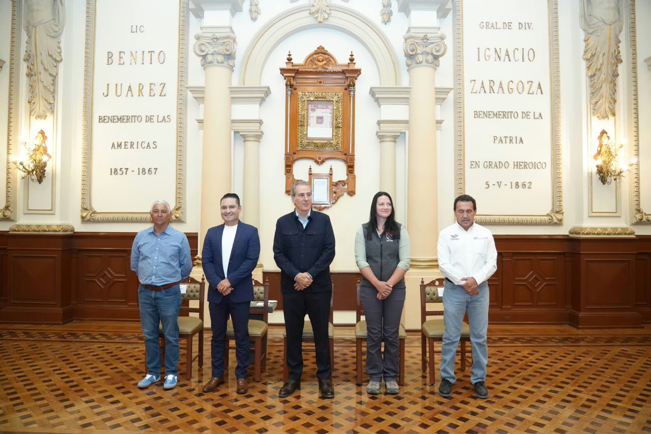 Pepe Chedraui recibe a estudiantes de Veterinaria de la Oregon State University en Puebla