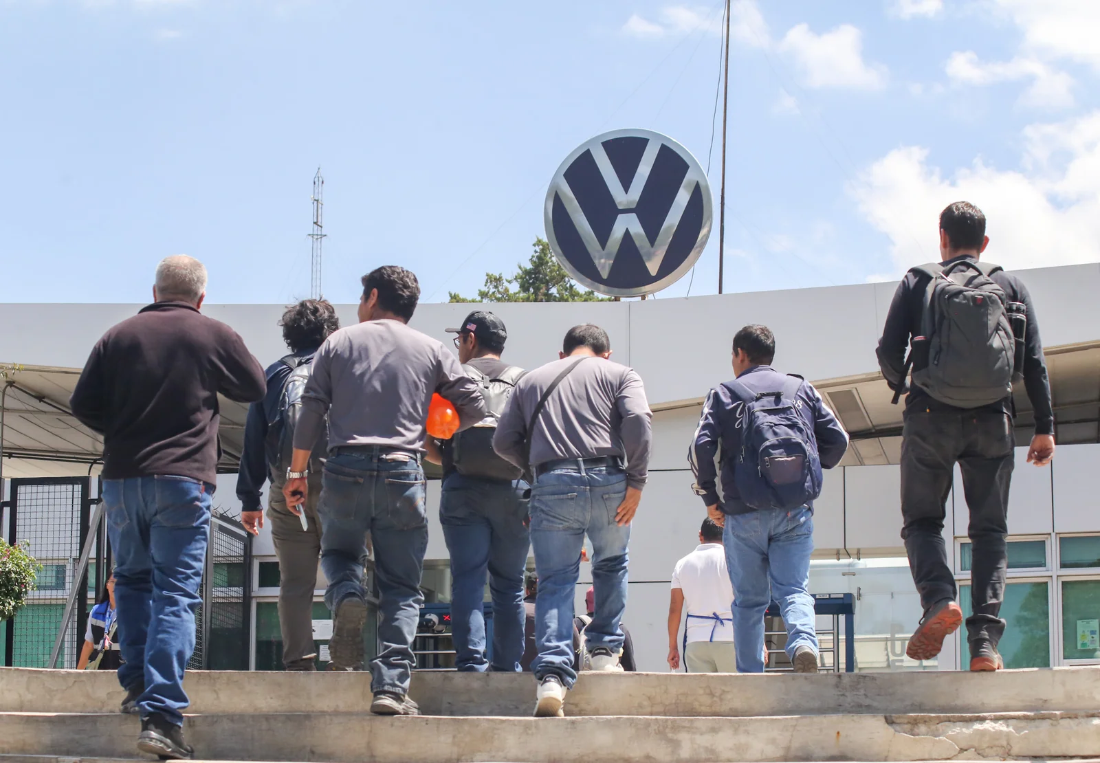 Volkswagen eleva oferta de aumento salarial a 9%; SITIAVW ajusta pretensión a 11.63%