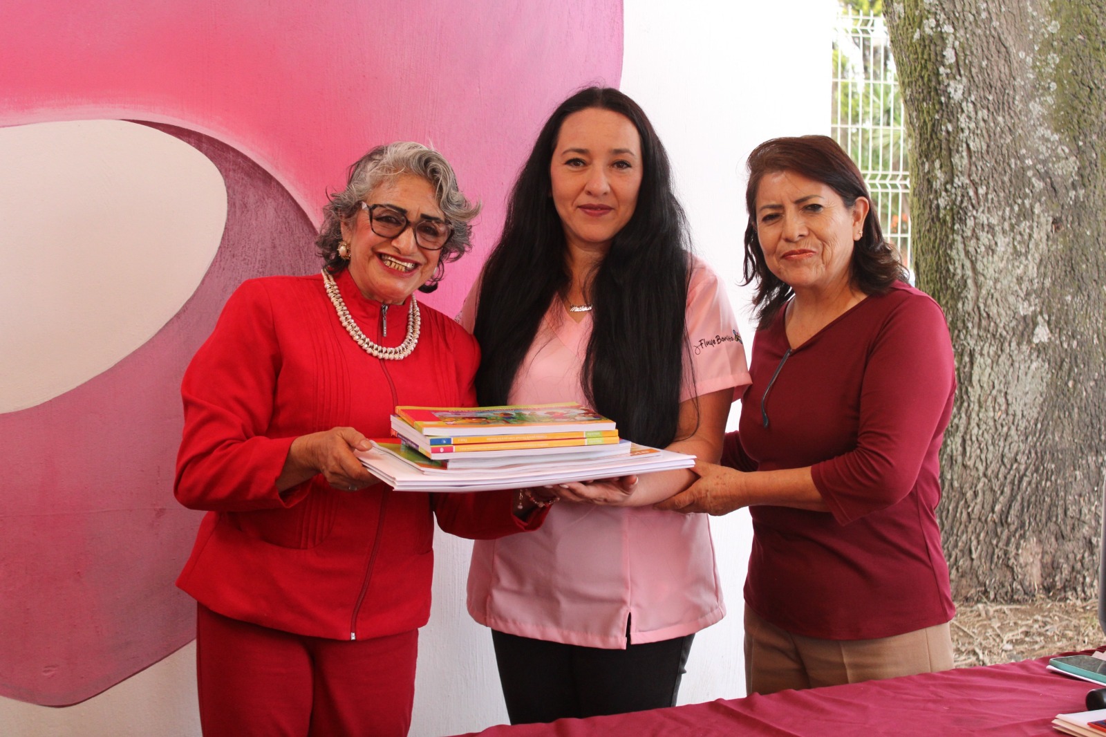 Entregan más de 2 mil libros de texto a los CAIC de San Pedro Cholula