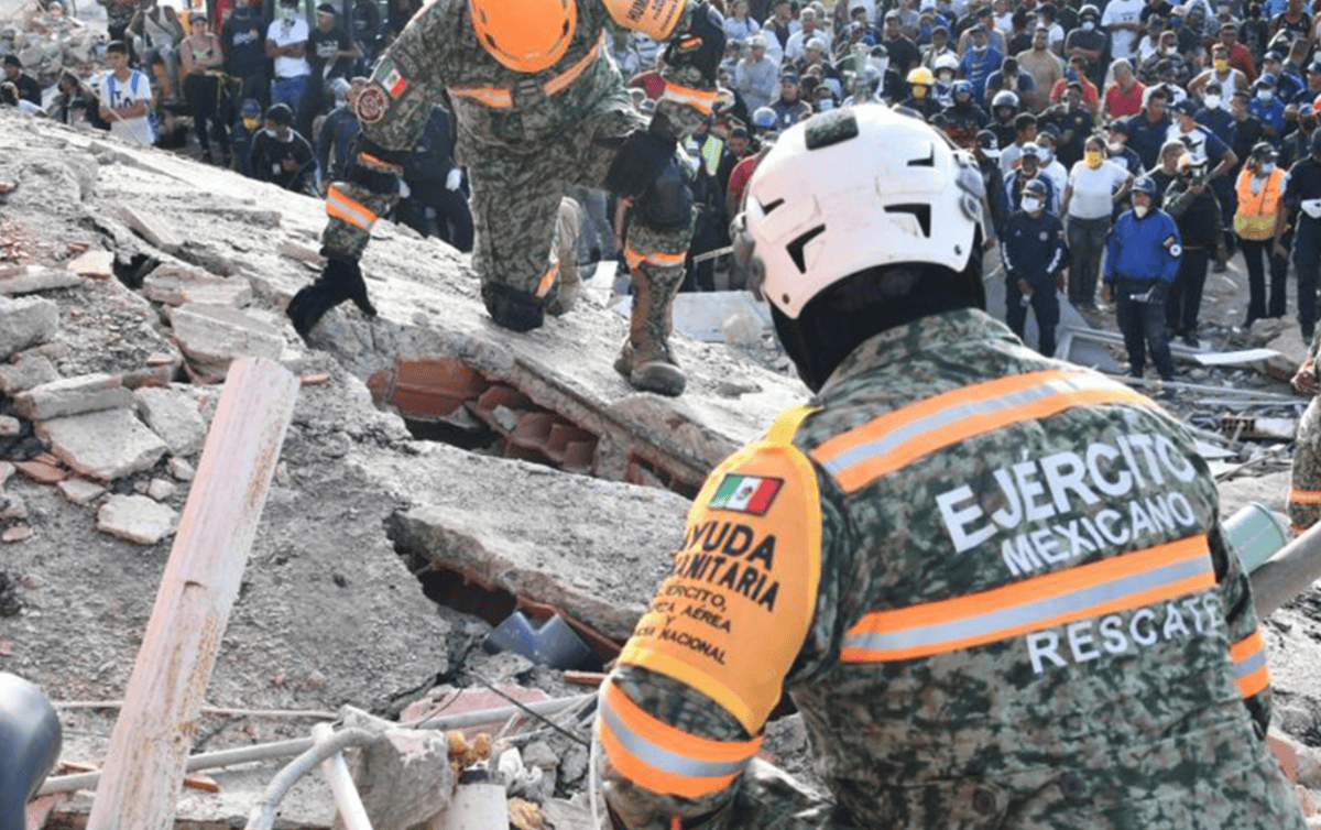Rescatistas mexicanos recuperan 80 cuerpos y salvan a dos personas tras sismos en Venezuela; reciben reconocimiento de la presidenta venezolana