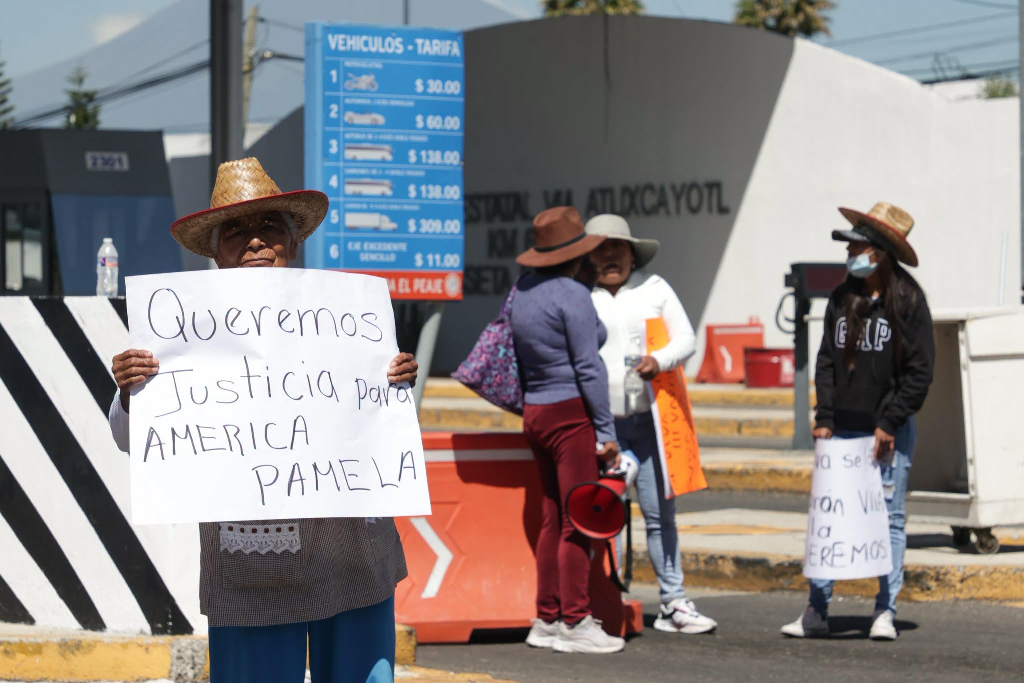Liberan la caseta de la Vía Atlixcáyotl tras seis horas de bloqueo por la desaparición de América Pamela