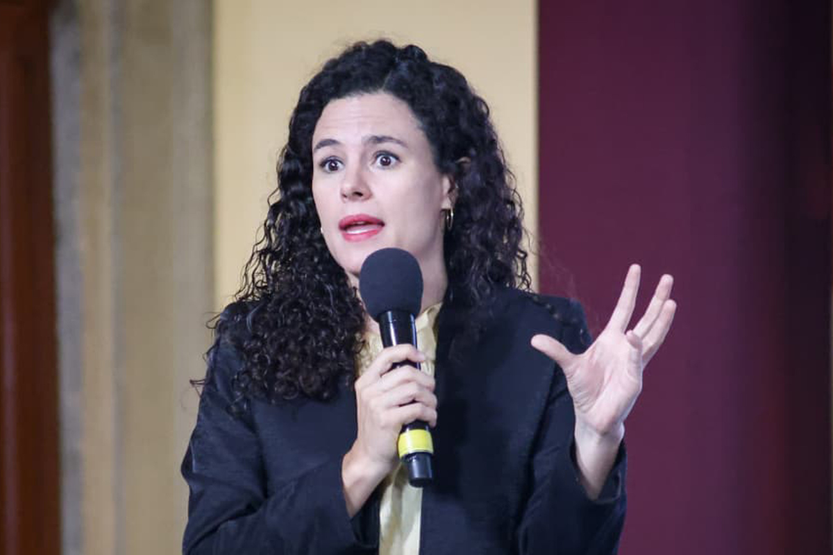 Luisa María Alcalde exhibe lista de 560 mil cuentas de 'opositores'; periodistas cuestionan señalamiento del gobierno