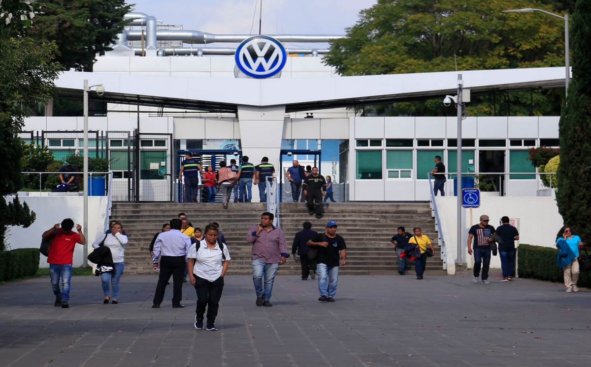 Volkswagen condiciona alza de 10.04% a posponer revisión salarial hasta 2028; Gobierno de Puebla llama a avalarla