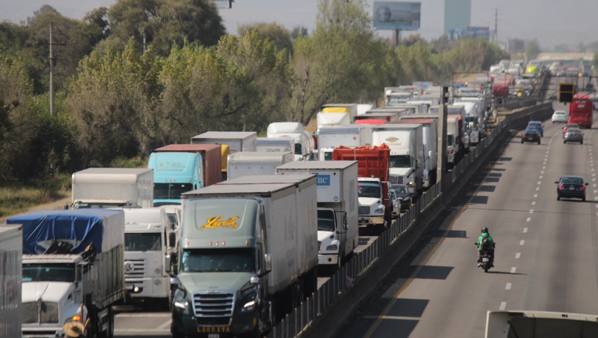 Recuperan 191 vehículos y frustran 60 asaltos en la autopista México-Puebla, según informe de la Guardia Nacional