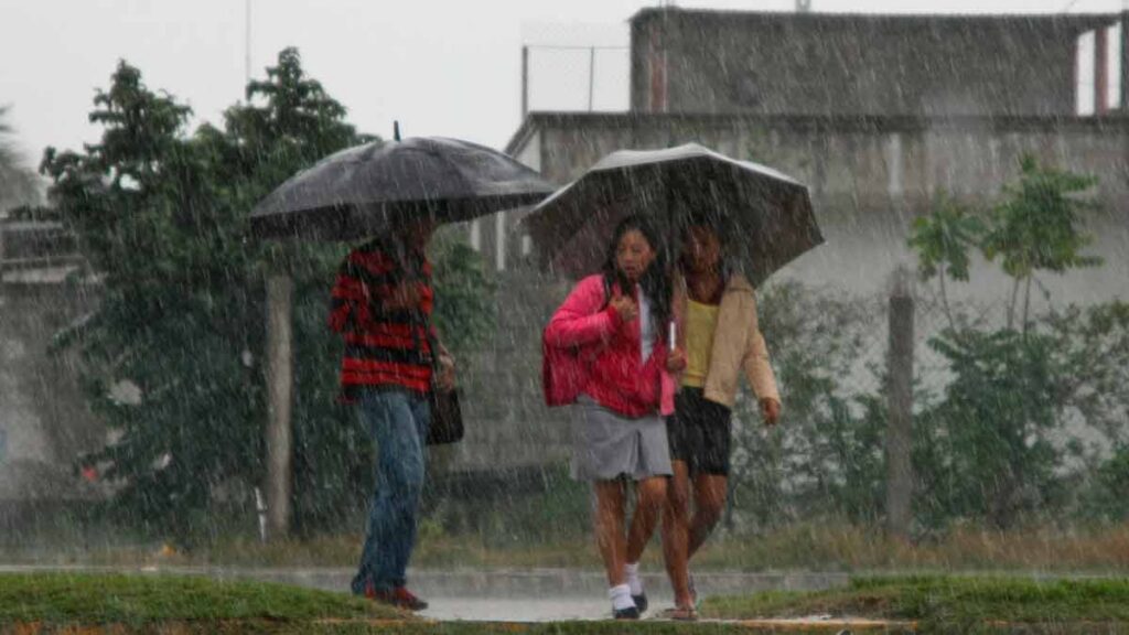Suspenden clases presenciales en 87 municipios de Puebla por lluvias del Frente Frío número 2