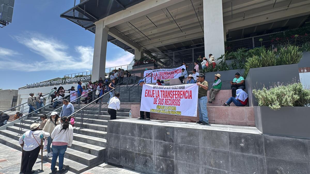 Pobladores de Santa María la Alta exigen entrega de recursos retenidos frente a Finanzas de Puebla