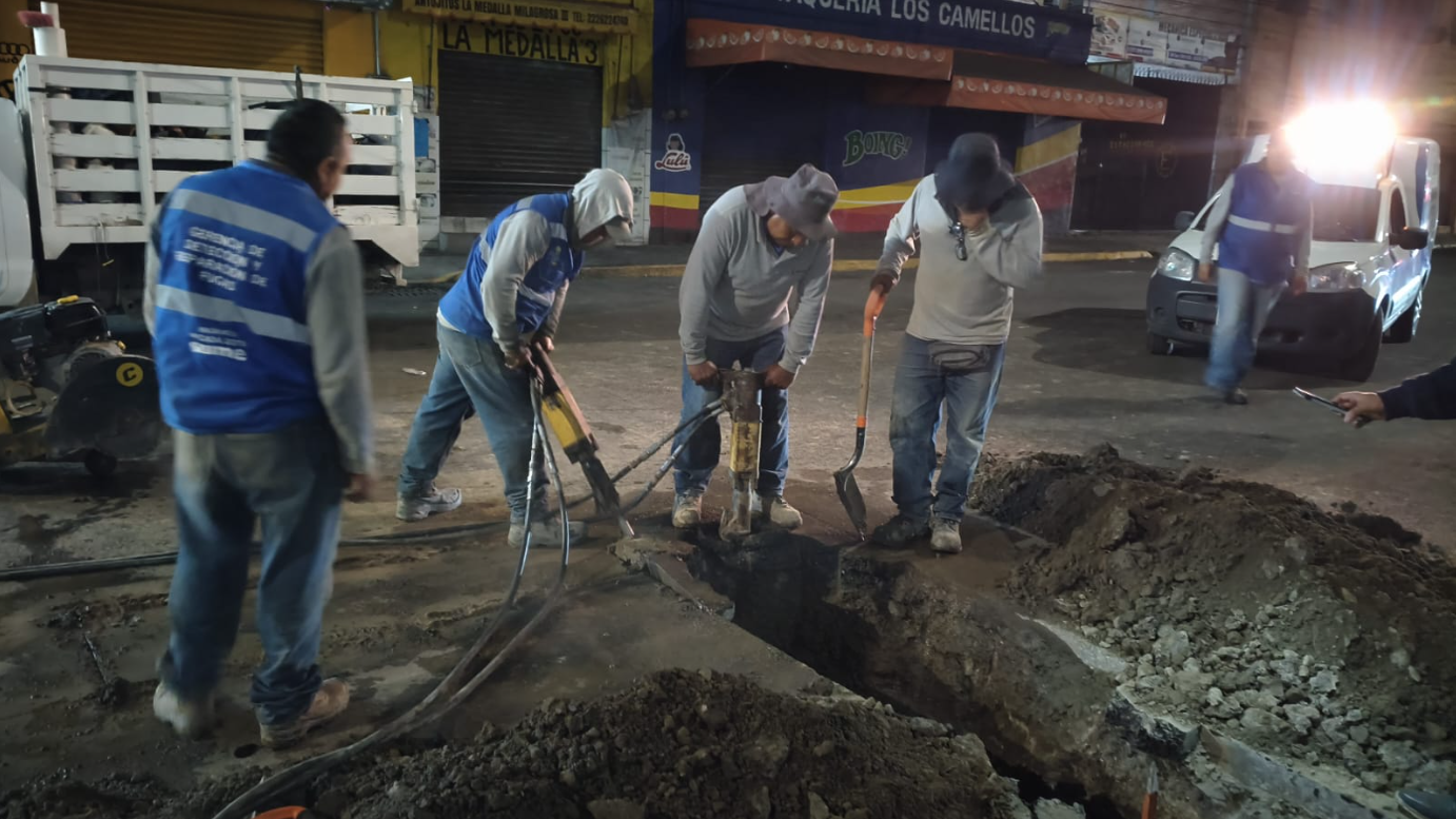 PRI propone reforma para que empresas de agua paguen por destrozar el pavimento en Puebla