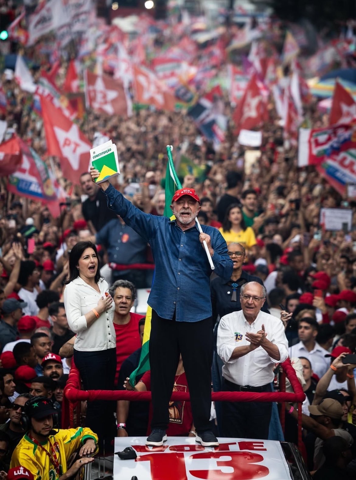 Con el 51% de los votos, Lula da Silva supera a Bolsonaro y será de nuevo presidente de Brasil