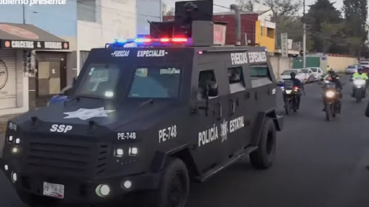 Equipan a Policía de Puebla con chalecos y equipo antimotines /Captura de pantalla