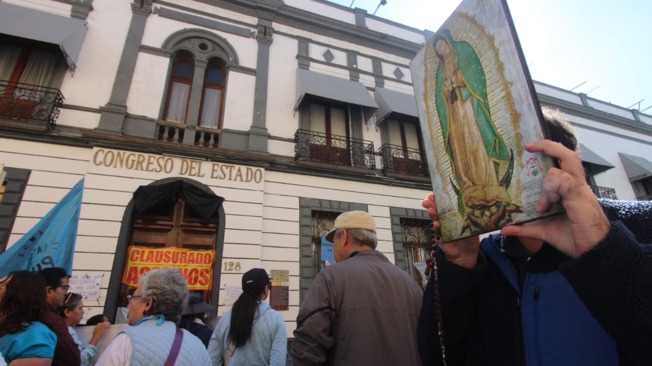 Foto Alejandro Cortés_Congreso de Puebla personas contra el aborto