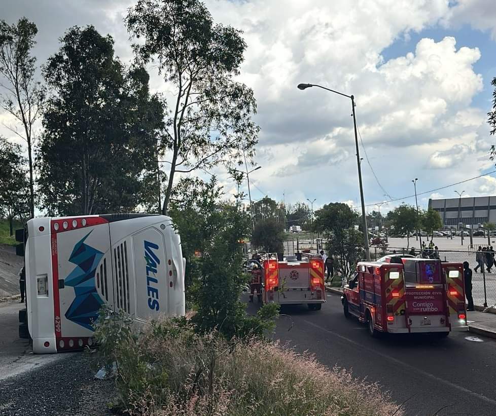 Deja 17 heridos volcadura en la México-Puebla