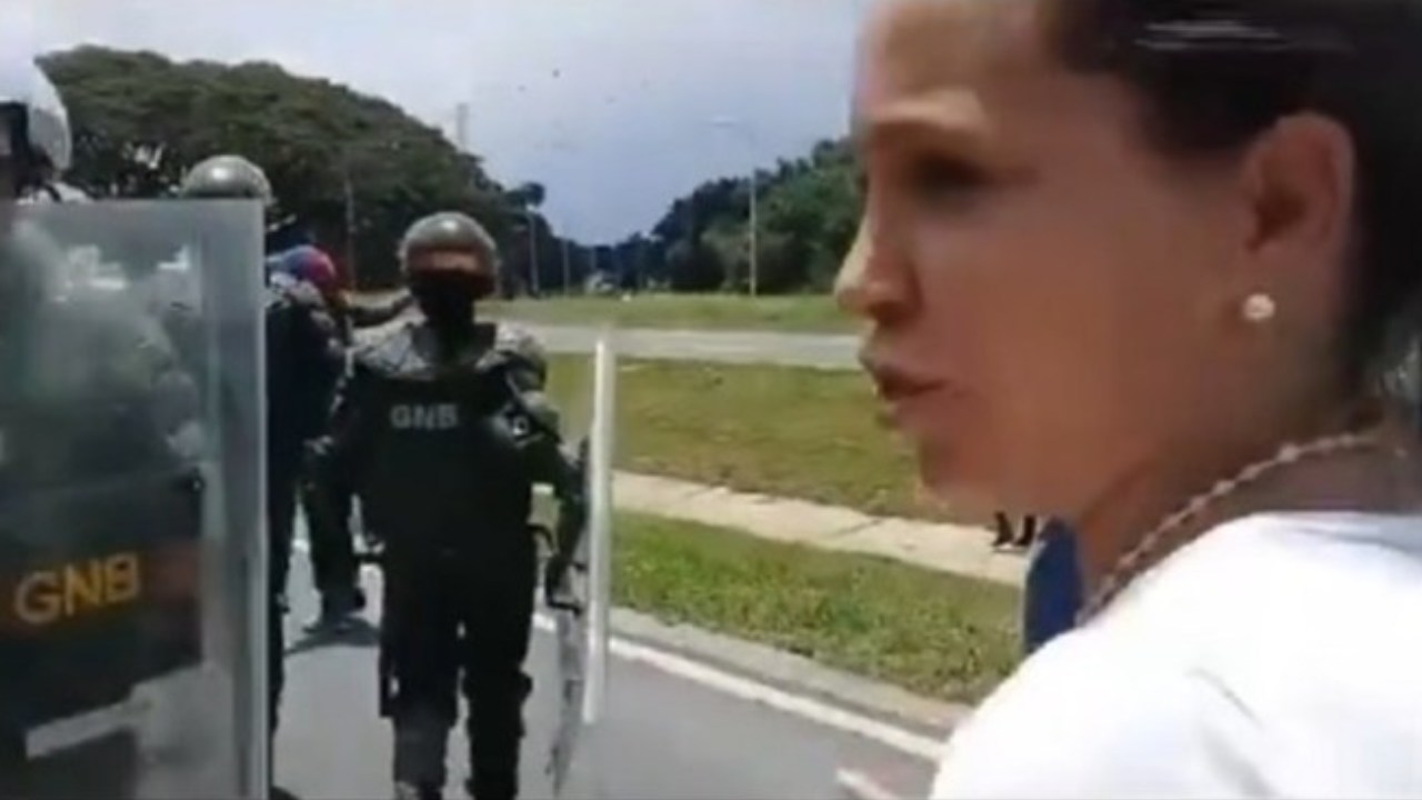 Reportan que han muerto 12 personas durante protestas contra Nicolás Maduro