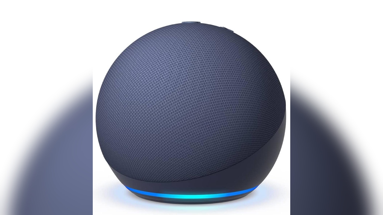 Abuelita teje chambrita a Alexa