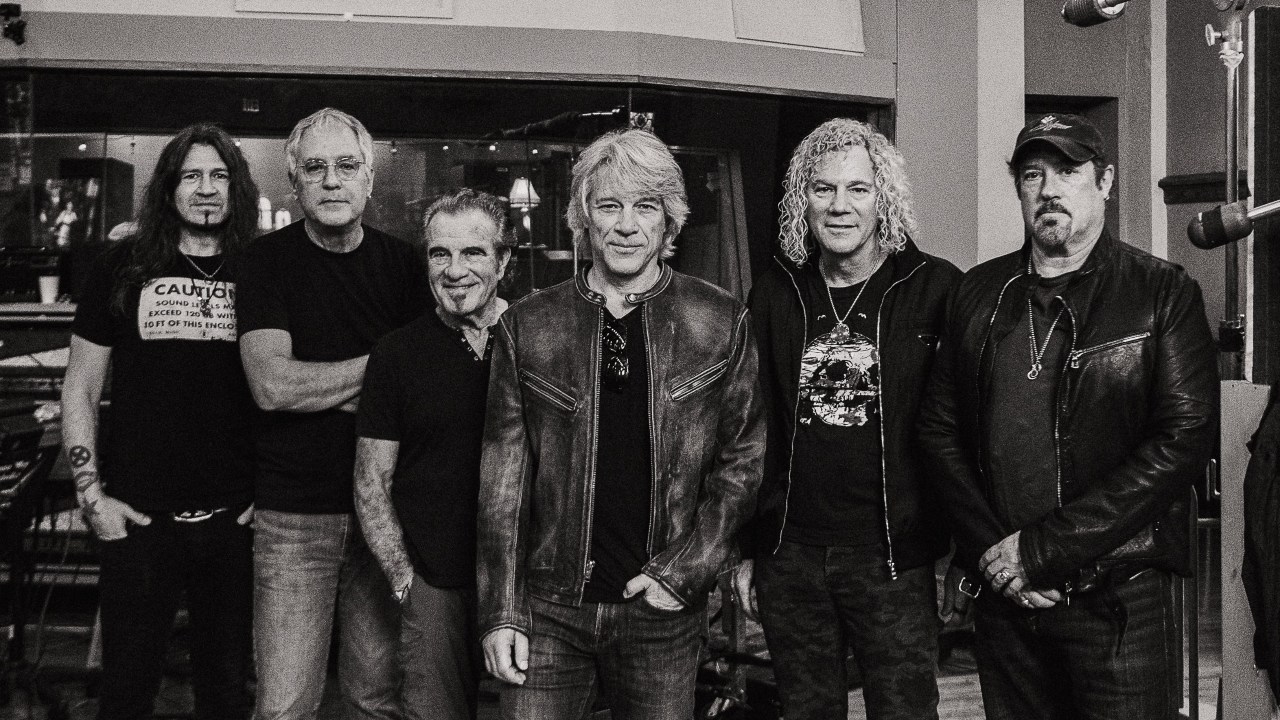 Jon Bon Jovi rescata a una mujer de saltar de un puente