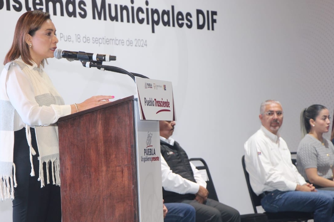 Capacitan a próximas presidentas de los sistemas DIF en Puebla