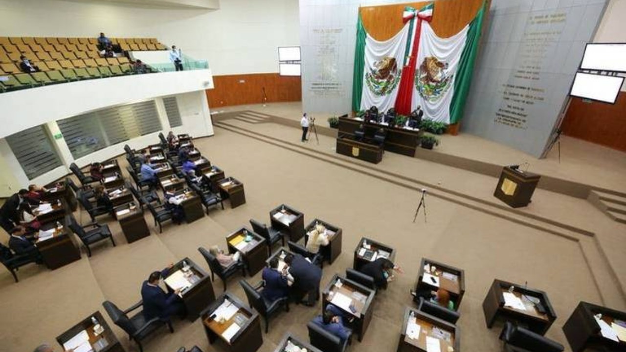 Diputado plantea Instituto del Hombre; acusa \"microviolencia\"