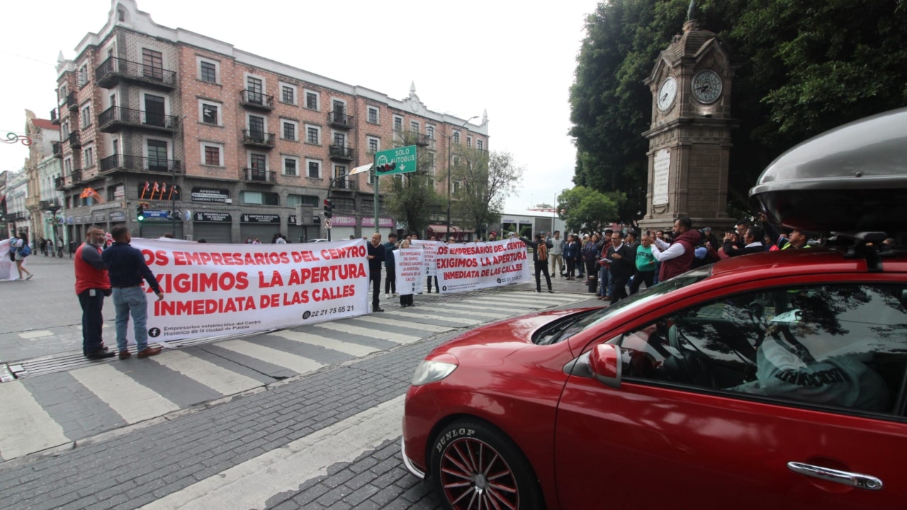 Al Ayuntamiento le estallan dos conflictos