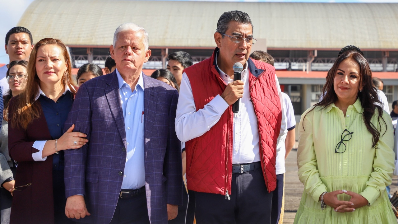 Arranca Salomón techado en Centro Escolar de Teziutlán
