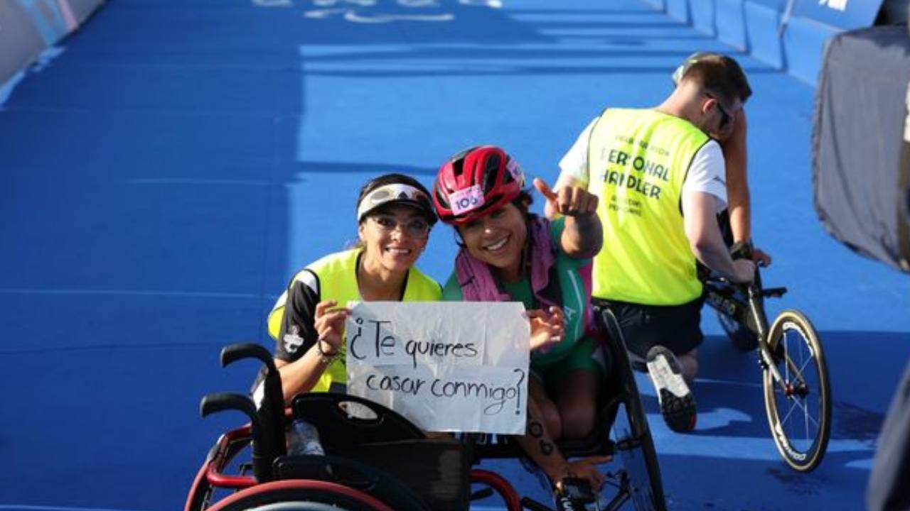 Paratriatleta mexicana pide matrimonio a su entrenadora en París