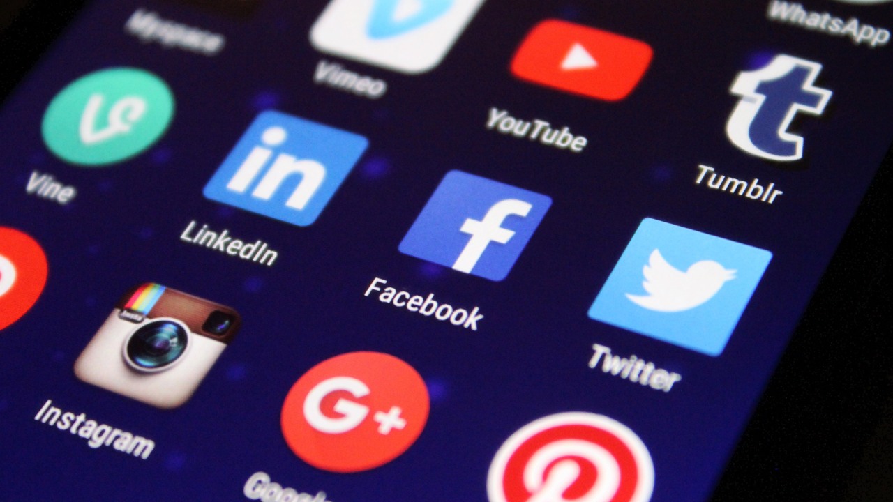 Redes sociales, un factor de depresión en menores de edad