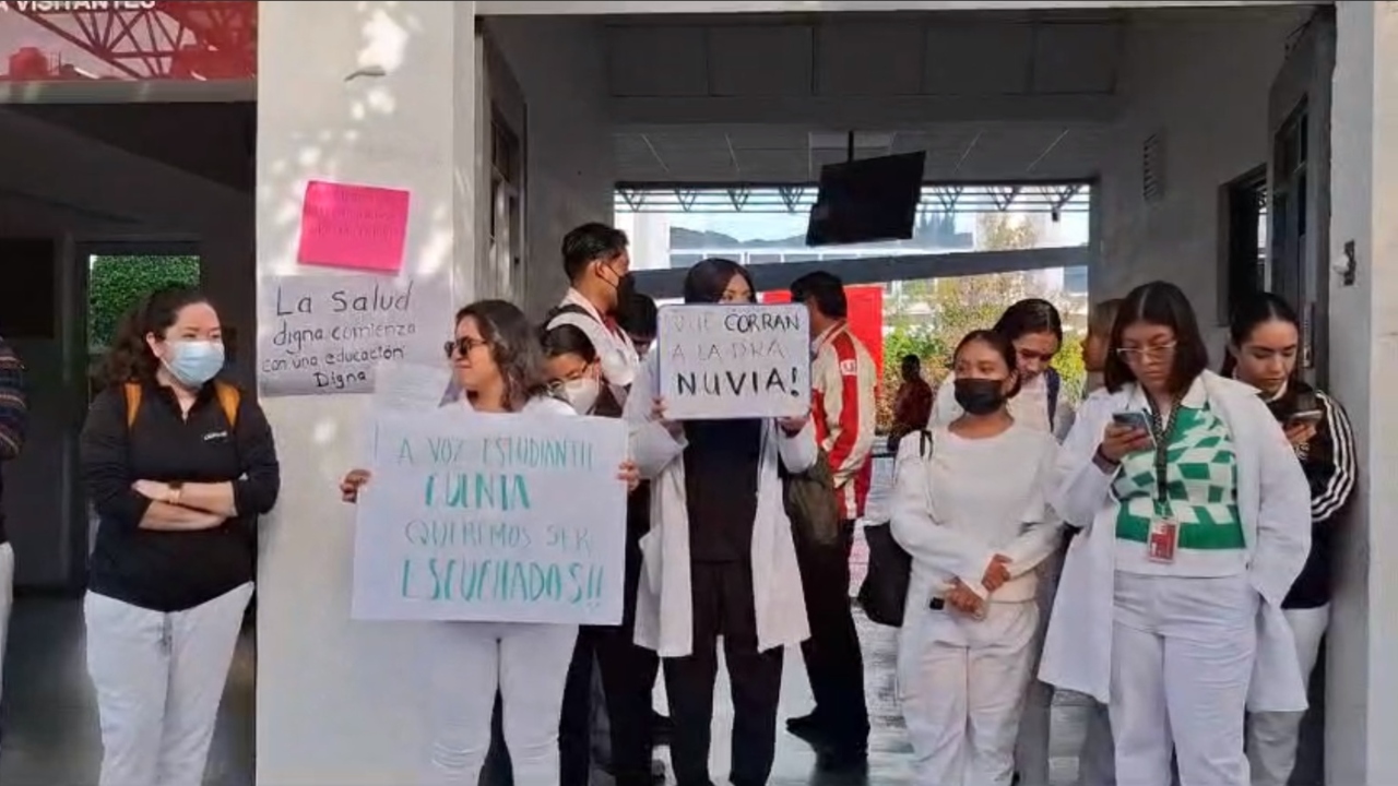 Acusan alumnos UPAEP amenazas en protesta