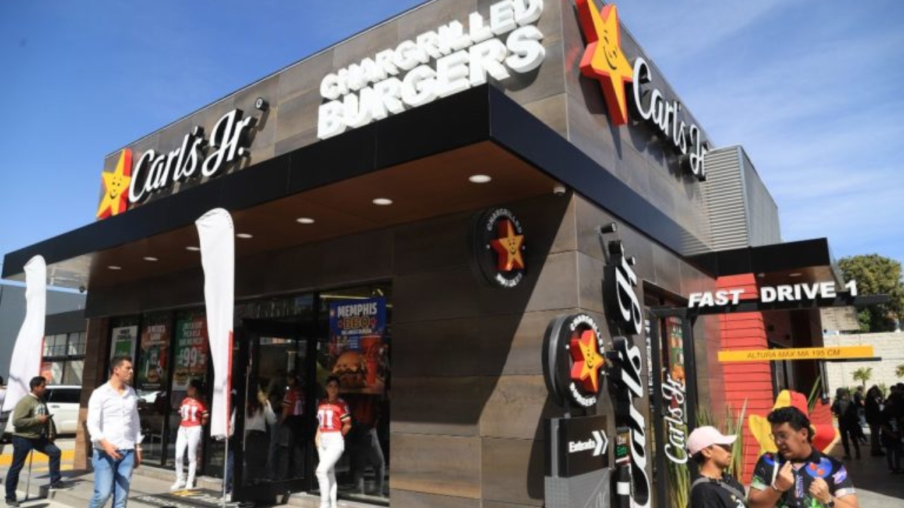 Embargan Carl’s Jr. De los portales del Zócalo de Puebla