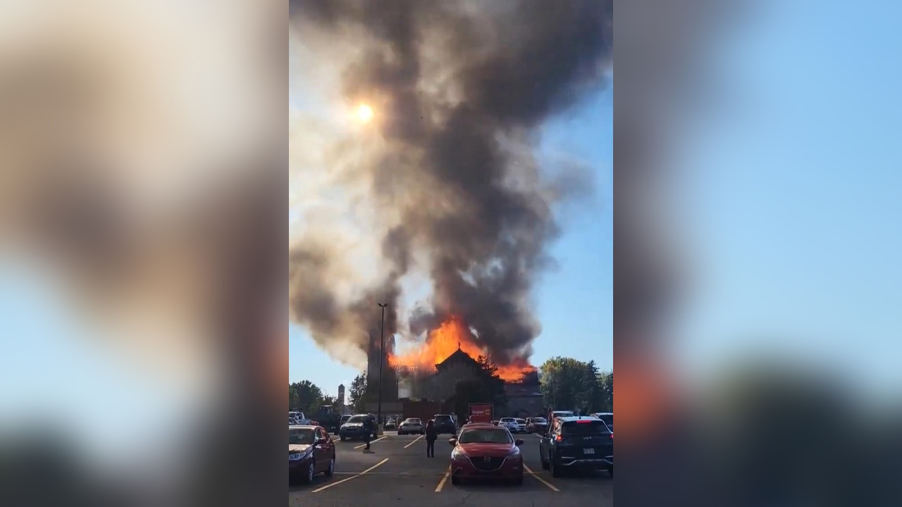 Incendio consume la iglesia Notre Dame des Sept Allégresses, en Canadá