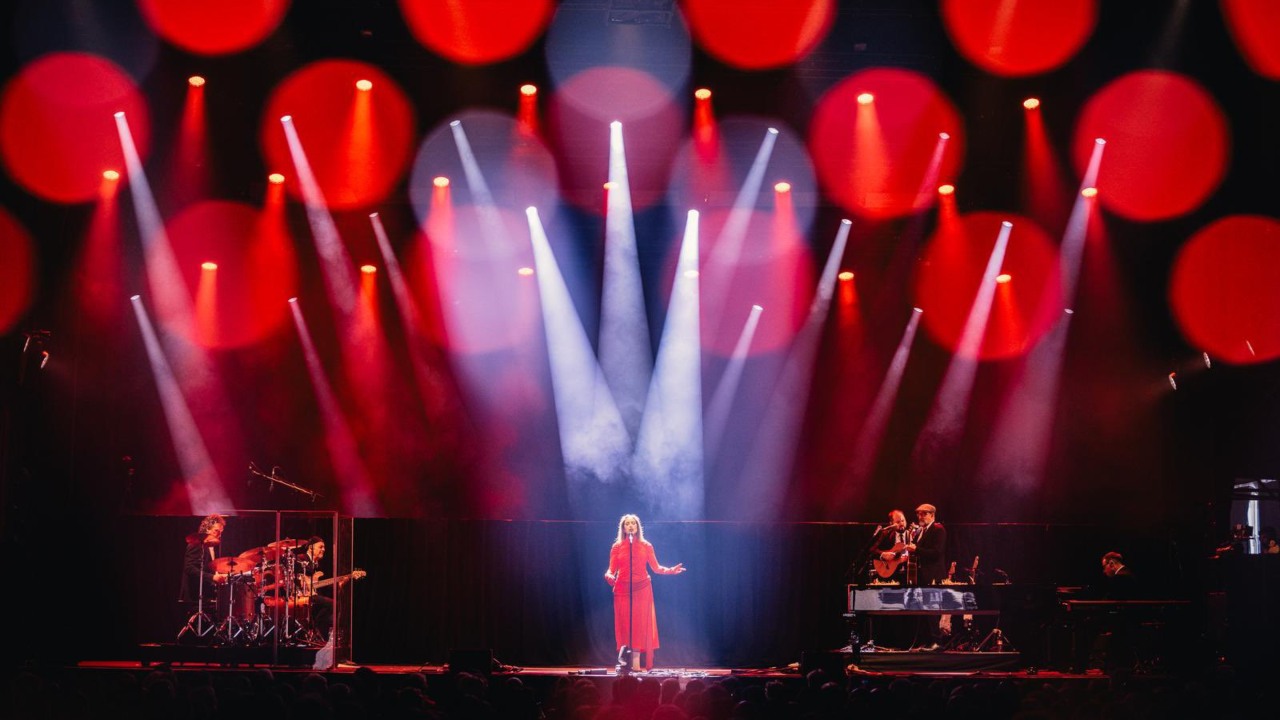 Cantar es vivir lo que cantas, afirma Luz Casal
