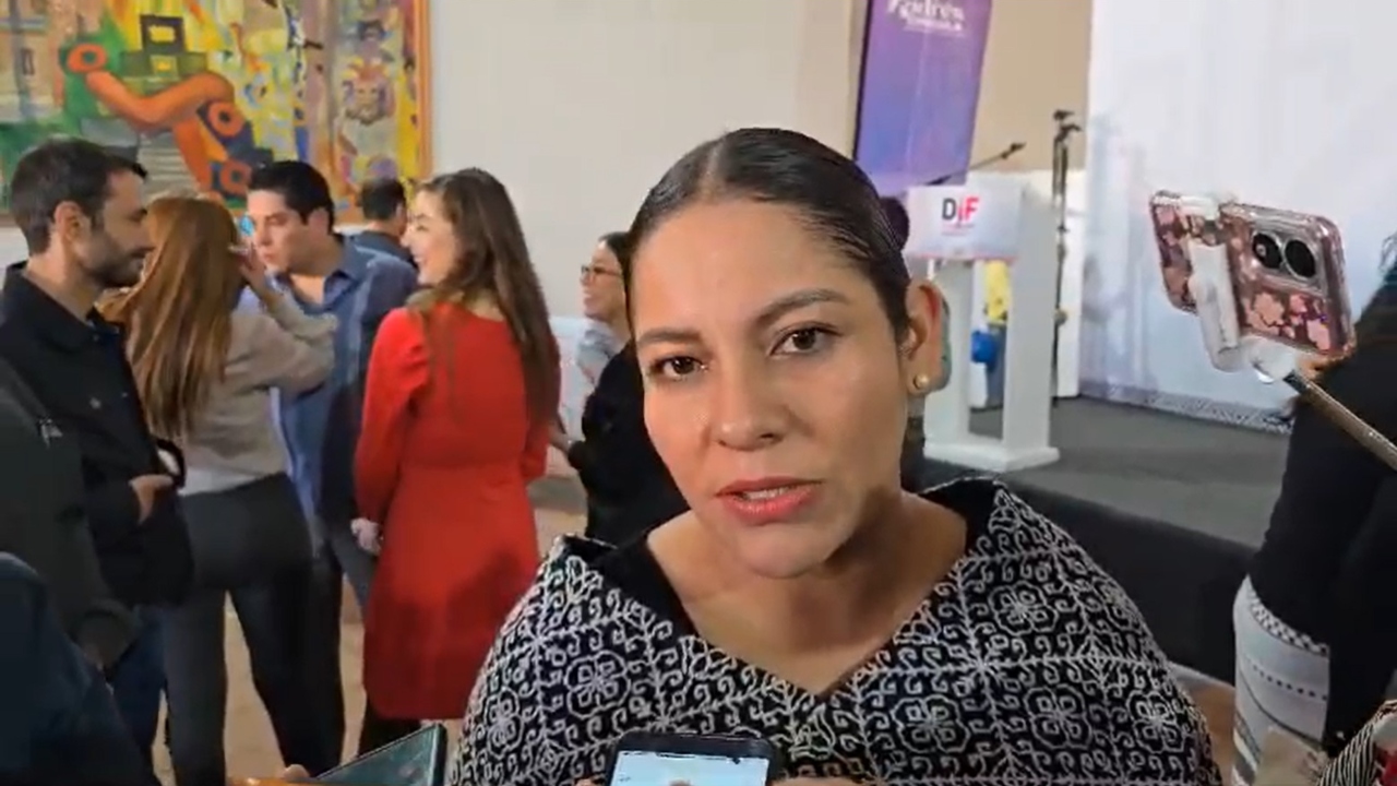 Entregan aparatos auditivos a adultos mayores