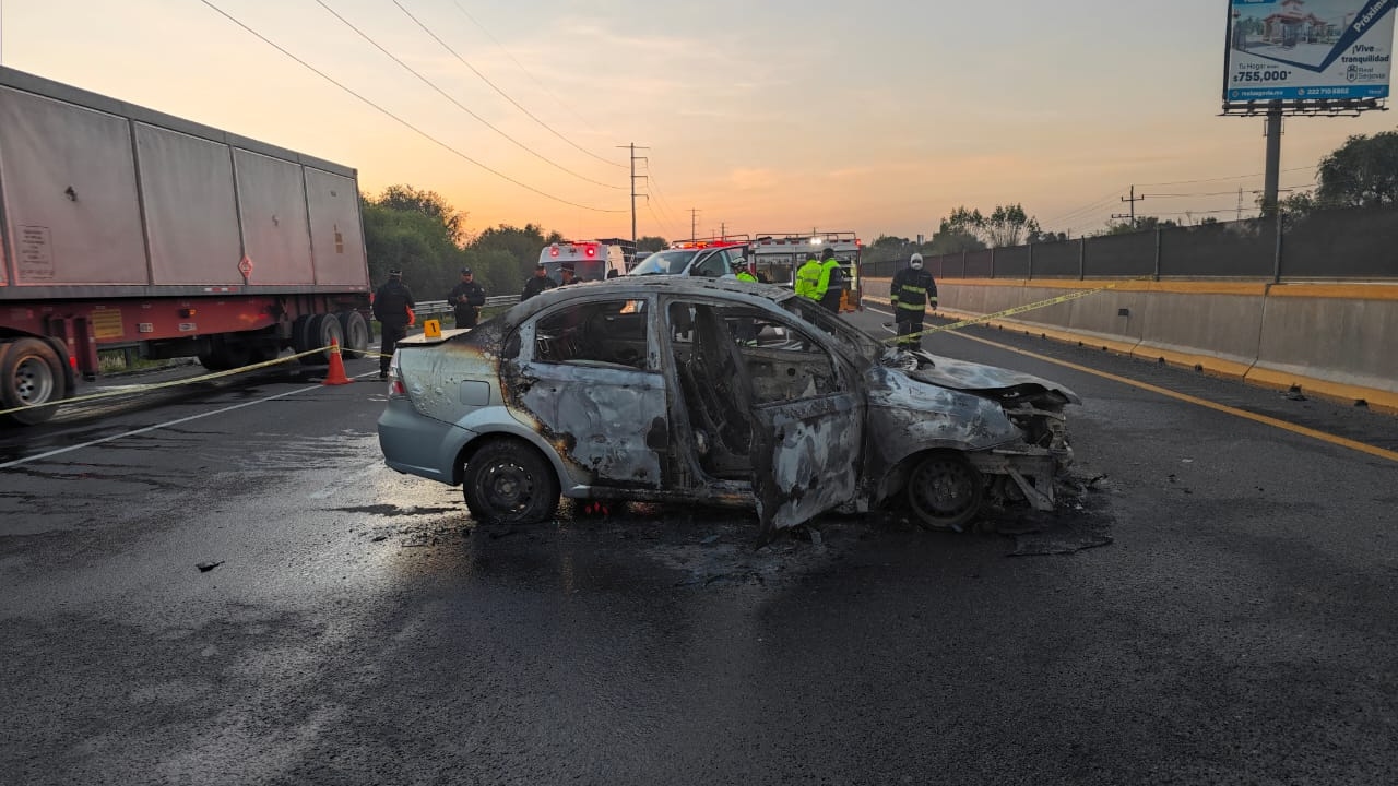 Cuatro, los cadáveres hallados en auto calcinado