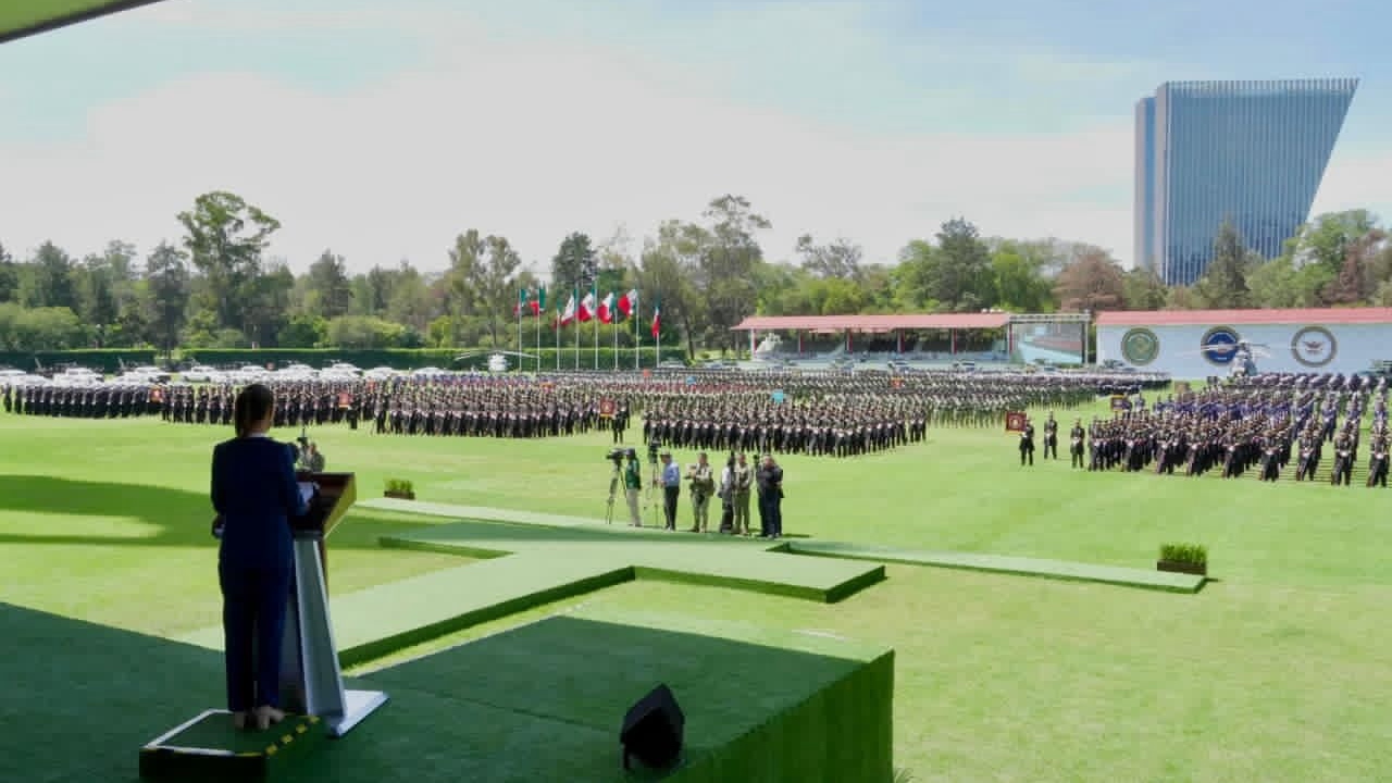 Recibe Presidenta salutación de Fuerzas Armadas