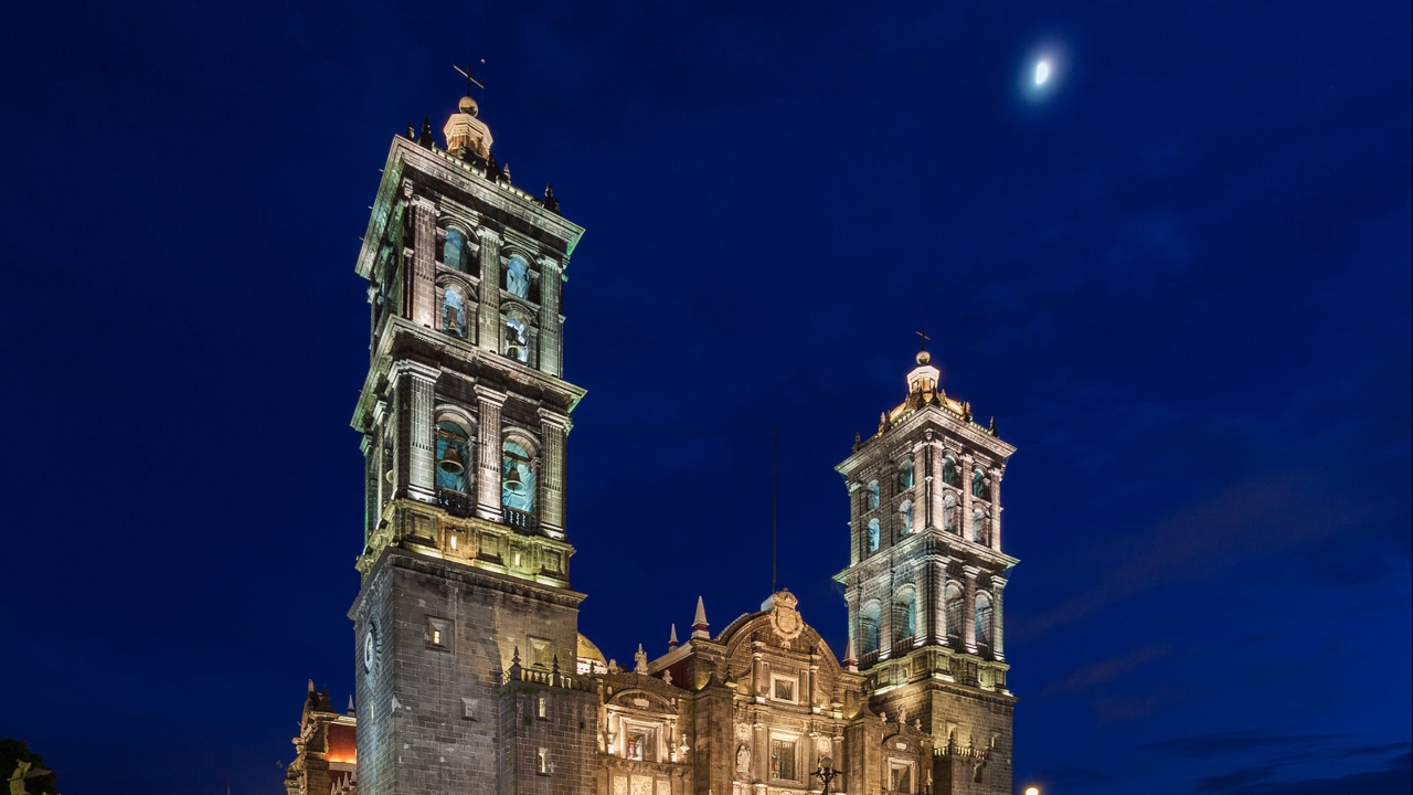 Catedral de Puebla se iluminará de rojo por libertad religiosa