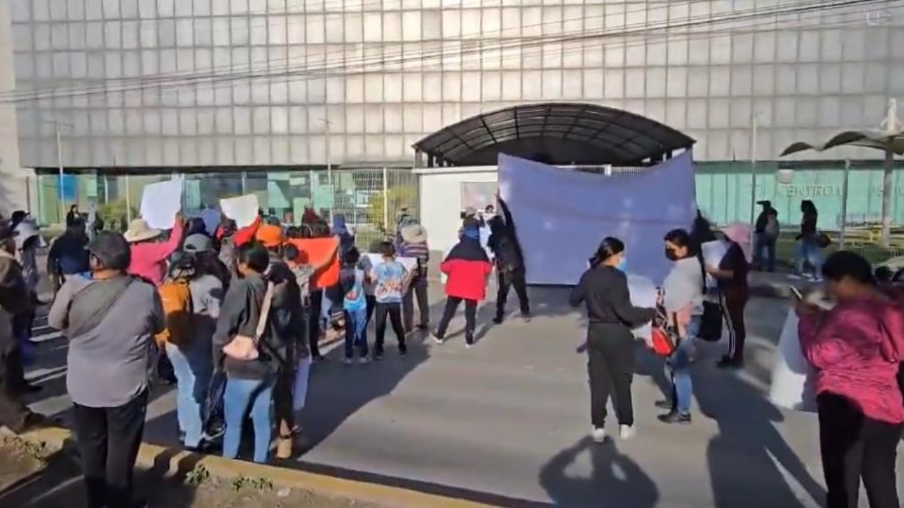 Por manifestación de ejidatarios suspenden servicio de RUTA en la 11 Sur