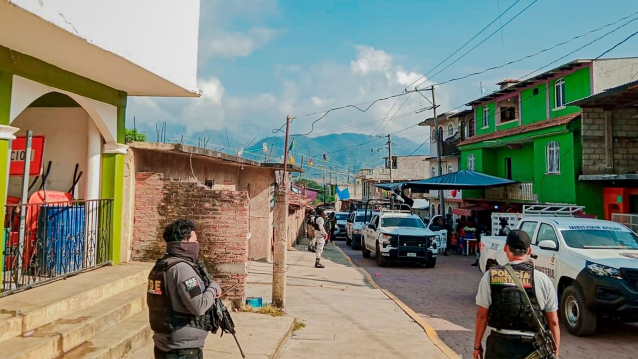 Fiscalía de Guerrero ofrece recompensa para localizar a 16 comerciantes desaparecidos