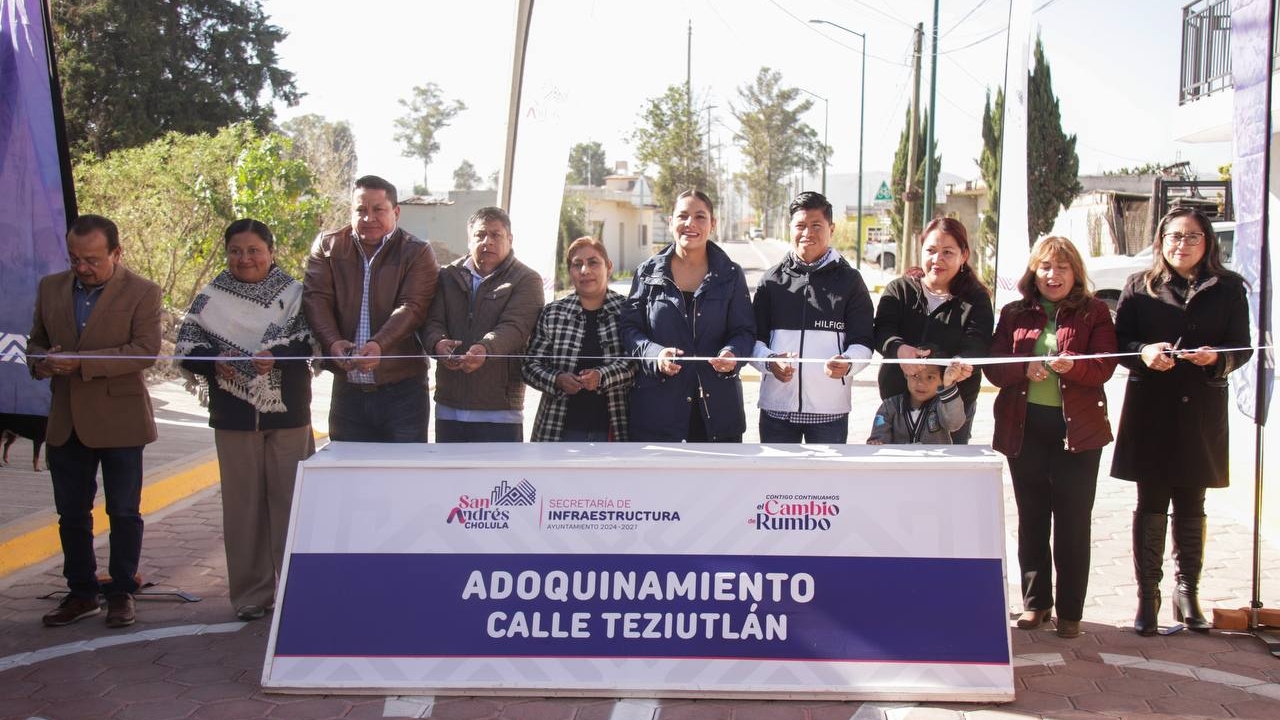 Lupita Cuautle inaugura rehabilitación de calle en San Francisco Acatepec