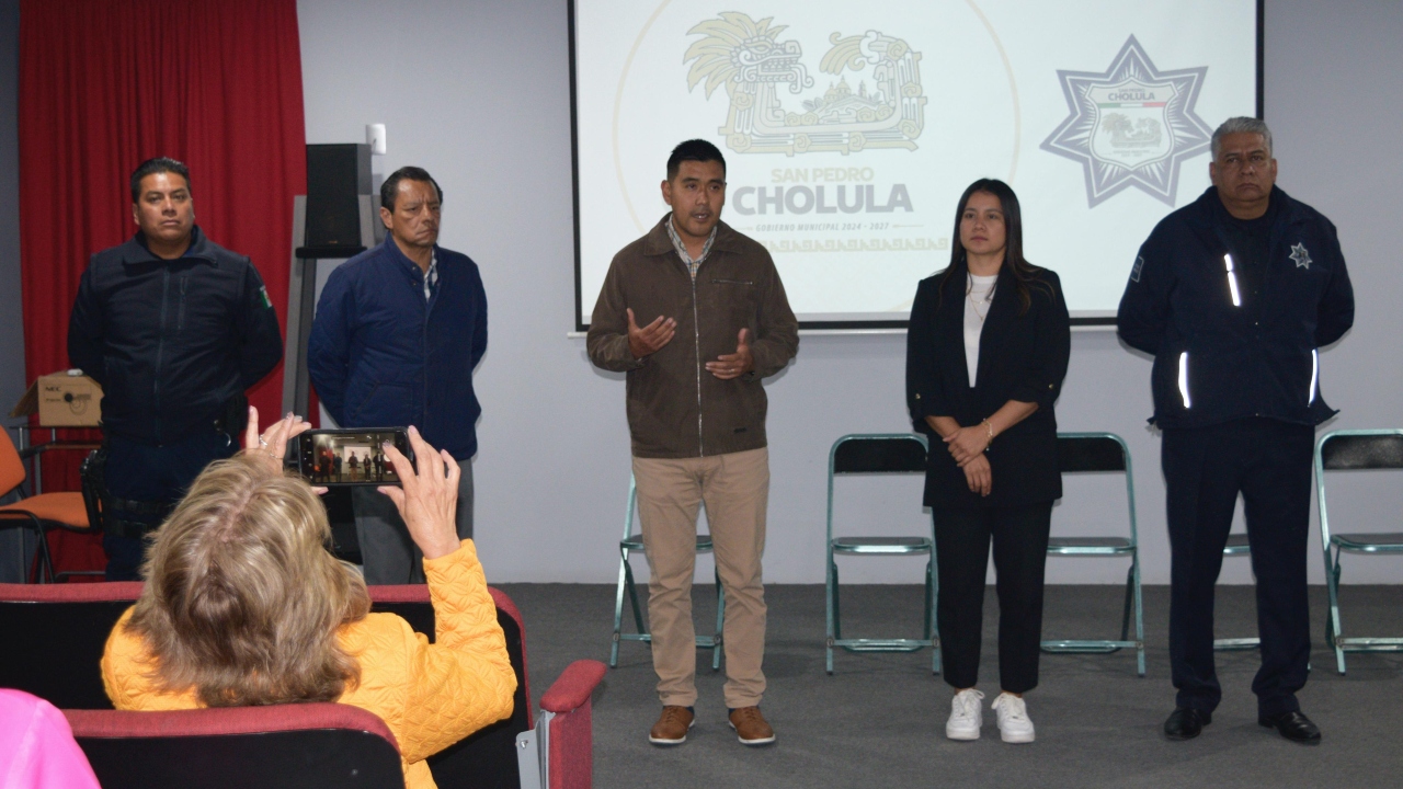 Capacitan a comerciantes de Cholula para prevenir extorciones y fraudes