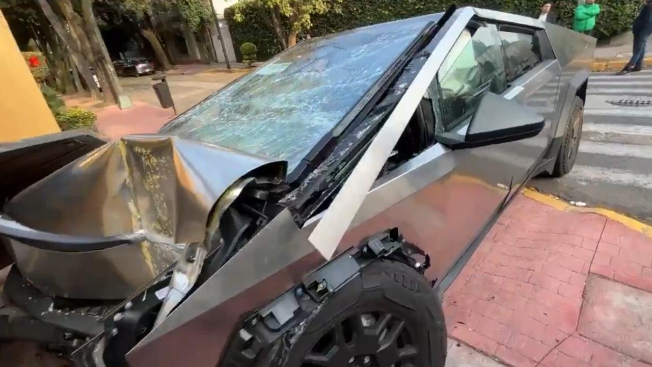 Tesla Cybertruck se impacta en vivienda de CDMX