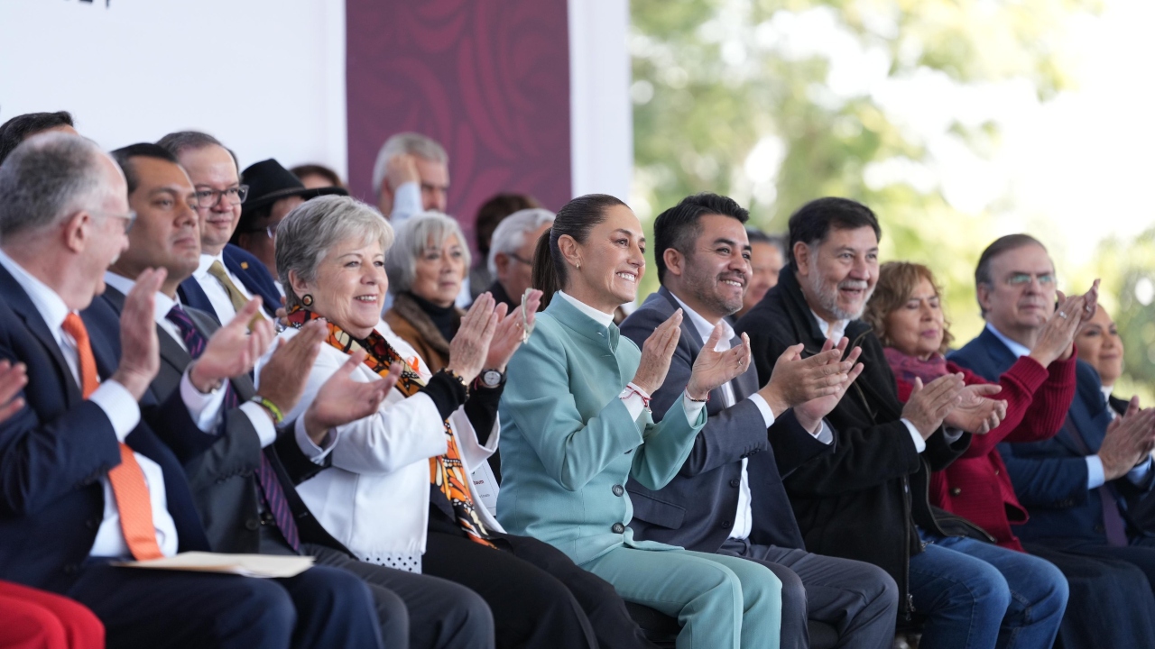 Firma presidenta acuerdo por el derecho al agua