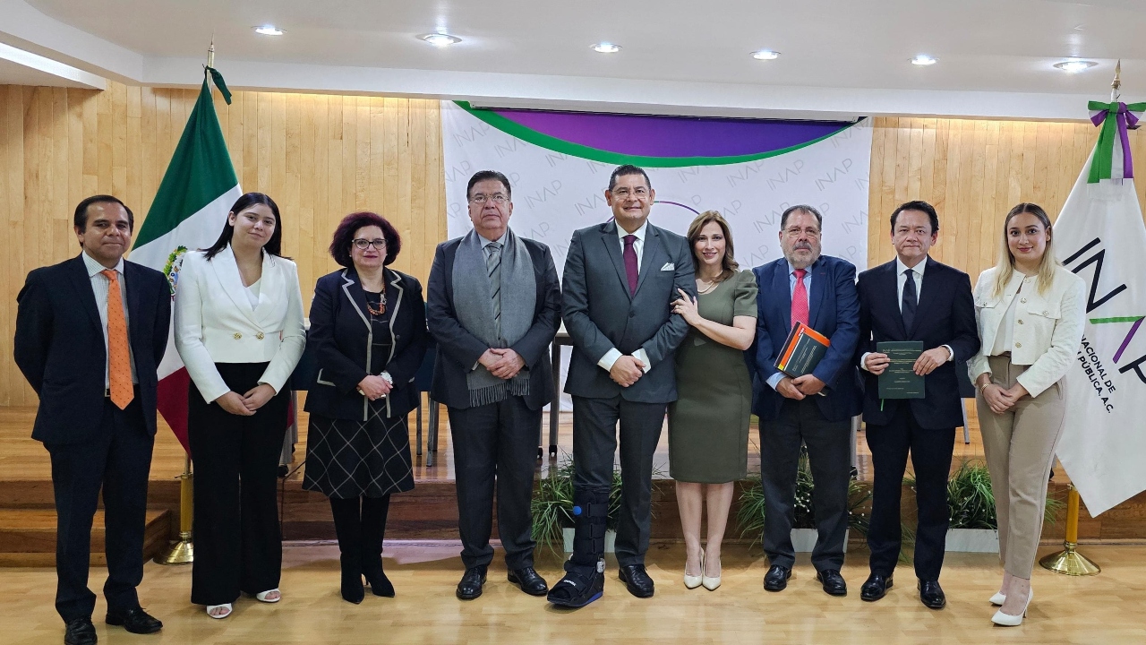 Armenta obtiene el grado de doctor en Administración Pública