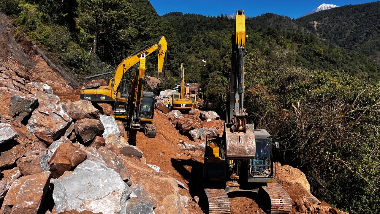 Sigue cerrada la Puebla-Veracruz por derrumbe