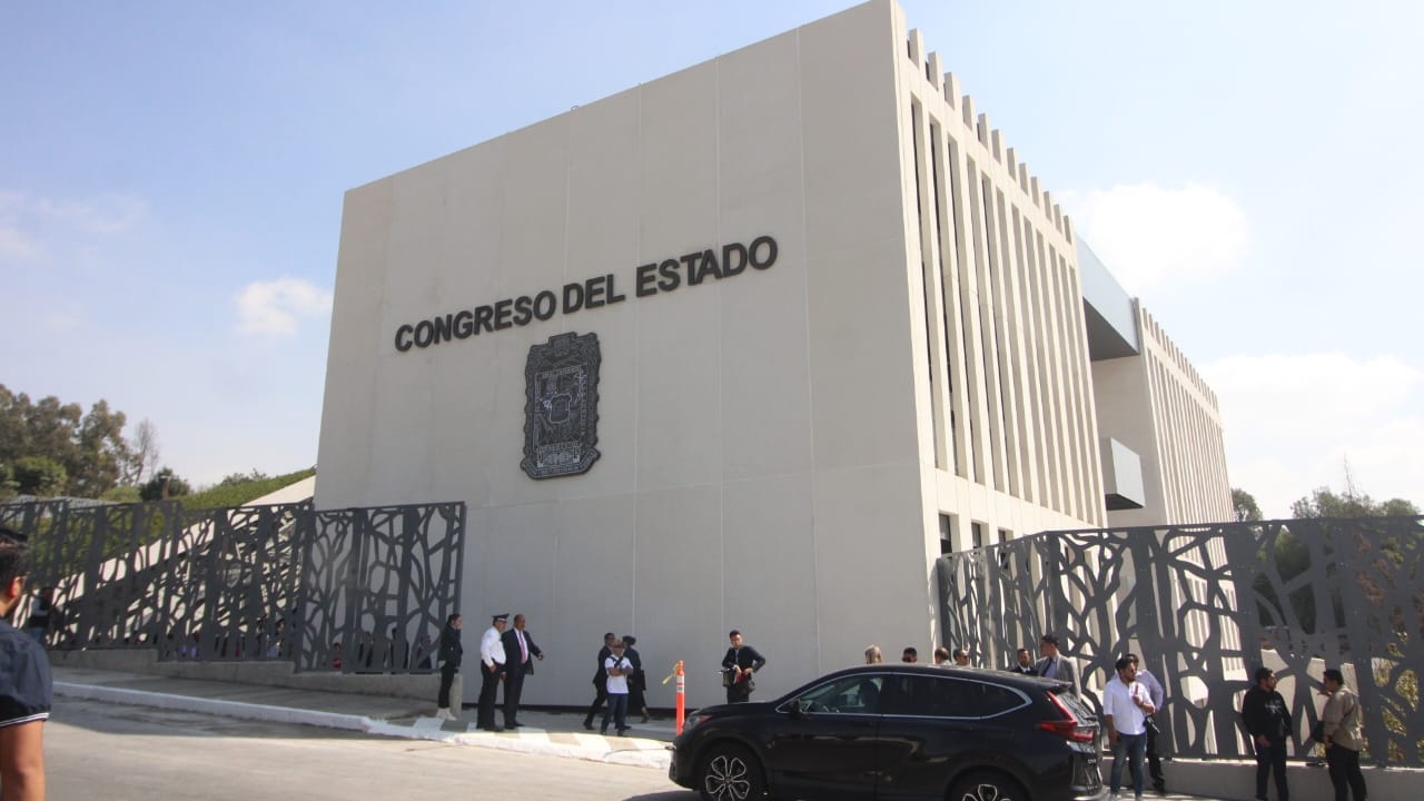 Inaugura gobernador nueva sede del Congreso