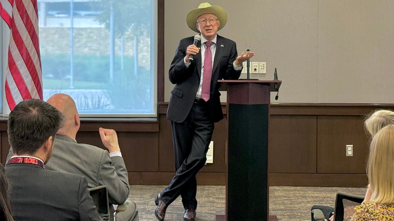 No funcionó estrategia de AMLO vs violencia: Ken Salazar