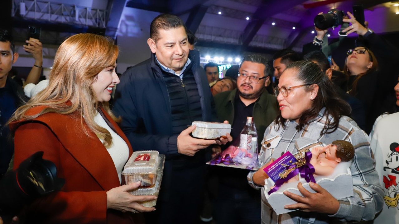 Alejandro Armenta encabeza cena navideña en Centro Expositor  